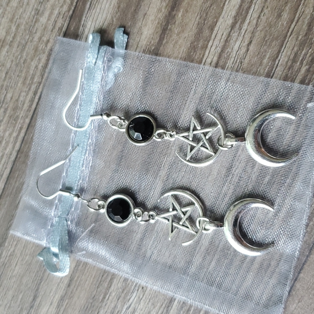 🖤witchy earrings